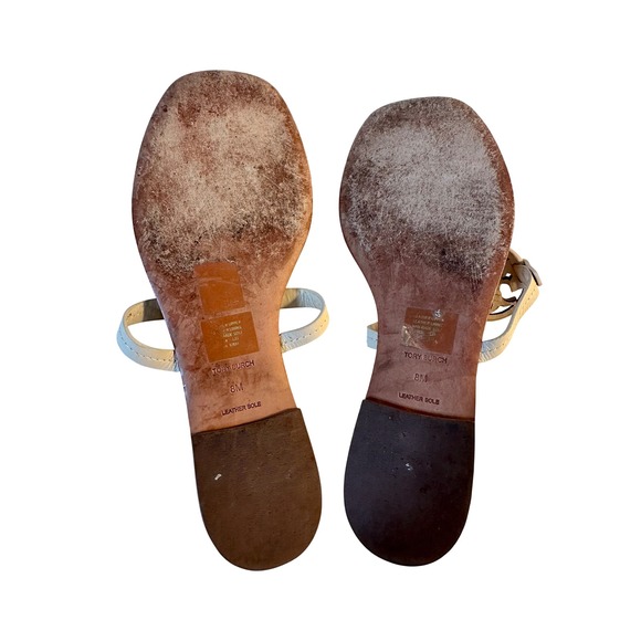 Tory Burch Mini Miller Leather Thong Sandals Size 8M Dulce De Leche Metal Logo - Picture 11 of 12